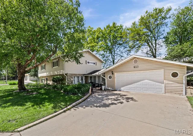 Photo 3 of Single family home for sale at 1237 Gerber Rd, Edwardsville, IL 62025 | MLS# MIS26007093 | Listing updated on 2026-10-09