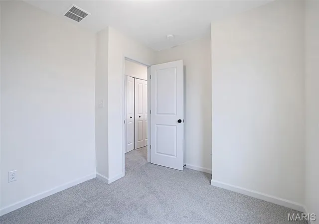 Photo 3 of Single family home for sale at 1076 Vardon Meadows Dr, Union, MO 63084 | MLS# MIS26008592 | Listing updated on 2026-09-11