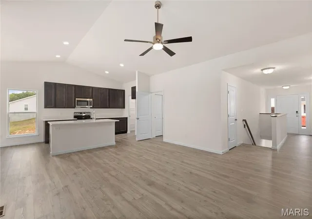 Photo 3 of Sale Pending at 3005 Yellow Birch Ct, Imperial, MO 63052 | MLS# MIS26008630 | Listing updated on 2026-09-15