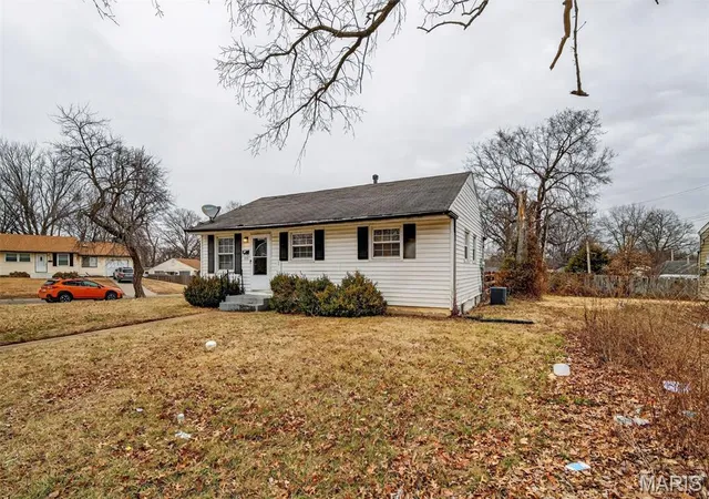 Photo 2 of Single family home for sale at 10518 Renfrew Dr, Saint Louis, MO 63137 | MLS# MIS26008682 | Listing updated on 2026-09-22
