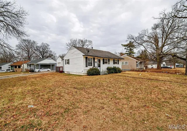 Photo 3 of Single family home for sale at 10518 Renfrew Dr, Saint Louis, MO 63137 | MLS# MIS26008682 | Listing updated on 2026-09-22