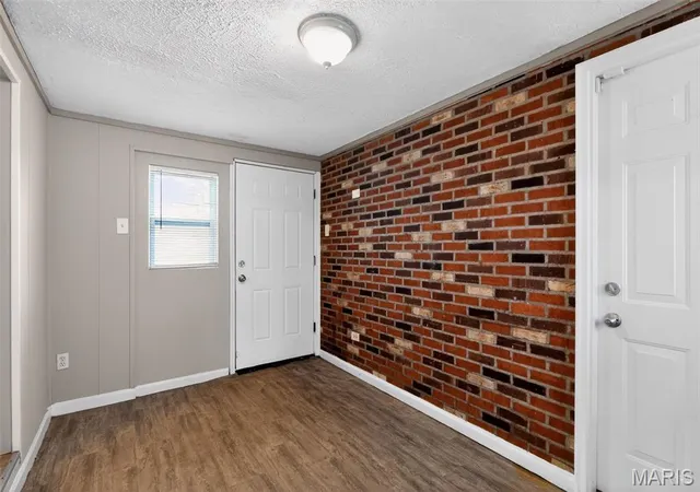 Photo 4 of Single family home for sale at 10518 Renfrew Dr, Saint Louis, MO 63137 | MLS# MIS26008682 | Listing updated on 2026-09-22