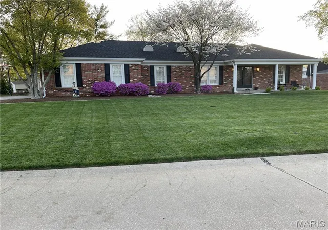Photo 1 of Sale Pending at 315 Prince Towne Dr, Saint Louis, MO 63141 | MLS# MIS26012243 | Listing updated on 2026-09-14