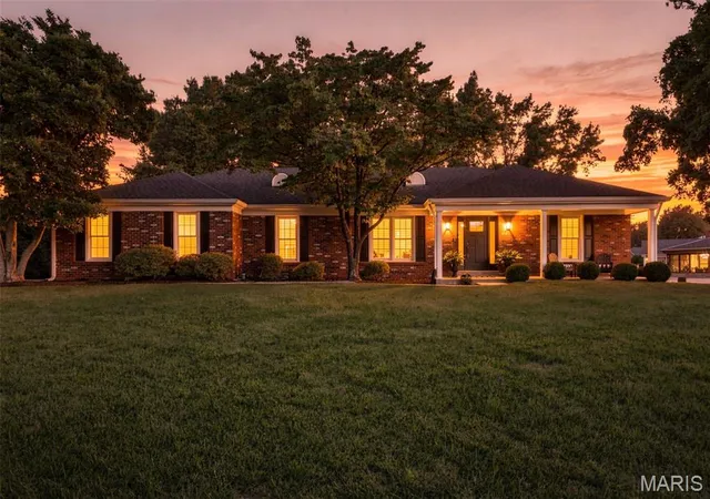 Photo 2 of Sale Pending at 315 Prince Towne Dr, Saint Louis, MO 63141 | MLS# MIS26012243 | Listing updated on 2026-09-14
