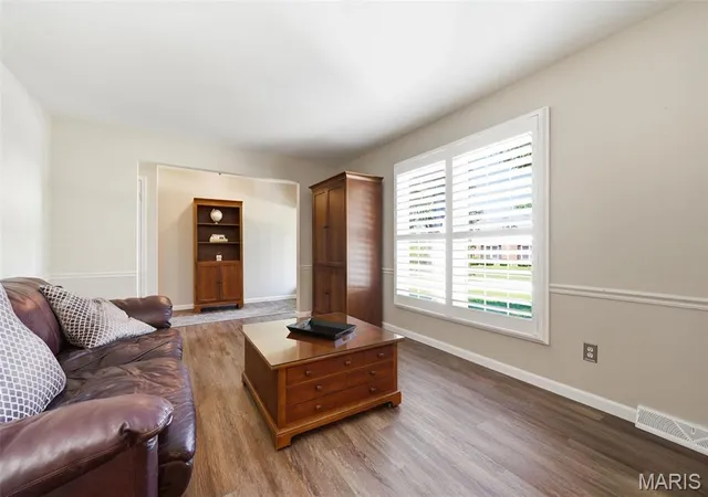 Photo 4 of Sale Pending at 315 Prince Towne Dr, Saint Louis, MO 63141 | MLS# MIS26012243 | Listing updated on 2026-09-14