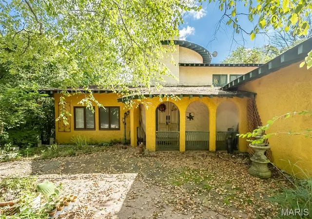 Photo 1 of Sale Pending at 235 Quindaro Dr, Florissant, MO 63034 | MLS# MIS26012671 | Listing updated on 2026-09-12