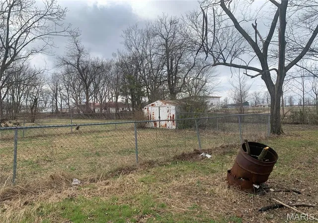 Photo 3 of Sale Pending at 205 N Maple St, Bragg City, MO 63827 | MLS# MIS26012910 | Listing updated on 2026-09-14
