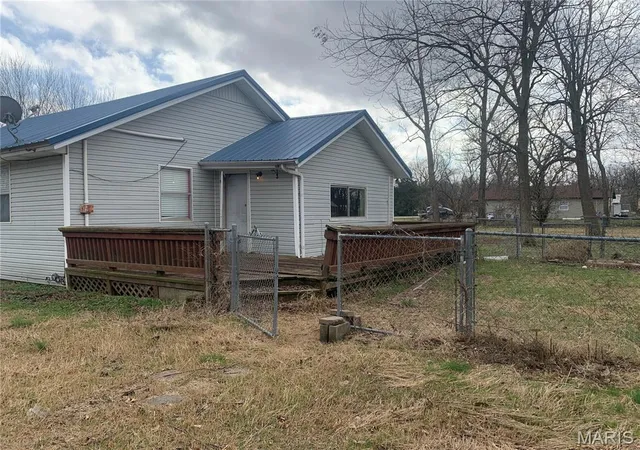 Photo 3 of Sale Pending at 205 N Maple St, Bragg City, MO 63827 | MLS# MIS26012910 | Listing updated on 2026-09-14