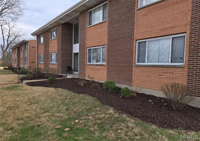 Photo 4 of Multi family home for sale at 4 Bruce Dr, Florissant, MO 63031 | MLS# MIS26013512 | Listing updated on 2026-09-11