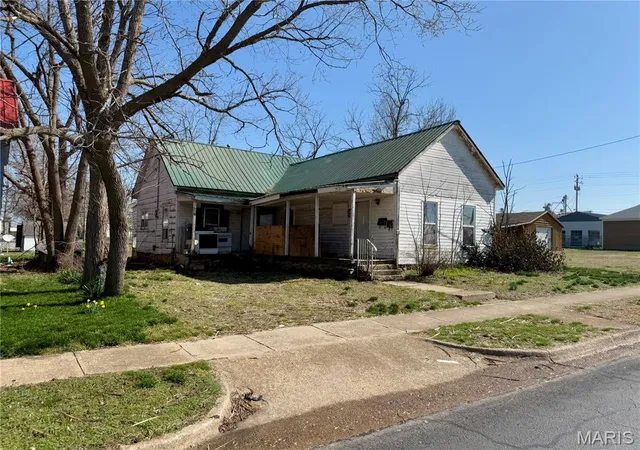 Photo 1 of Multi family home for sale at 176 N Jackson Ave, Lebanon, MO 65536 | MLS# MIS26013764 | Listing updated on 2026-09-10