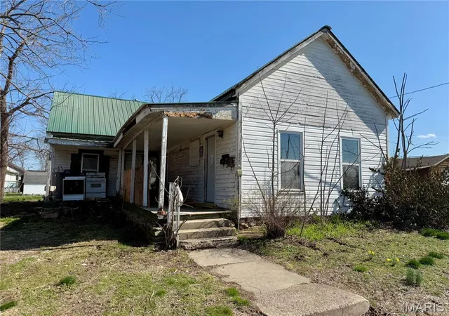 Photo 2 of Multi family home for sale at 176 N Jackson Ave, Lebanon, MO 65536 | MLS# MIS26013764 | Listing updated on 2026-09-10