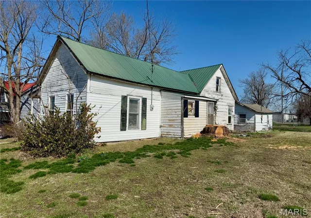 Photo 3 of Multi family home for sale at 176 N Jackson Ave, Lebanon, MO 65536 | MLS# MIS26013764 | Listing updated on 2026-09-10