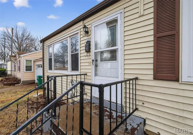 Photo 3 of Single family home for sale at 1128 Grenshaw Dr, Saint Louis, MO 63137 | MLS# MIS26014521 | Listing updated on 2026-09-22