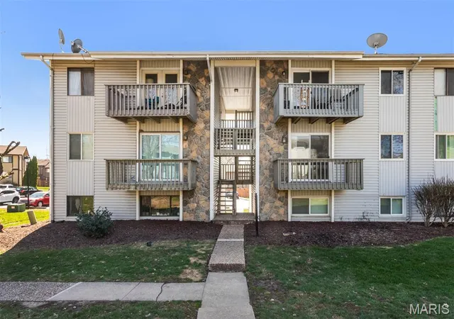Photo 2 of Condo for sale at 113 Lemans Ct #113, Lake Saint Louis, MO 63367 | MLS# MIS26015137 | Listing updated on 2026-09-14