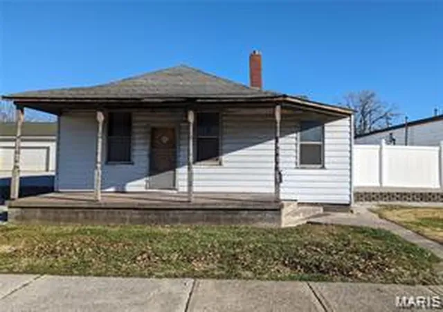 Photo 1 of Single family home for sale at 2006 Illinois Ave, Granite City, IL 62040 | MLS# MIS26015904 | Listing updated on 2026-09-15