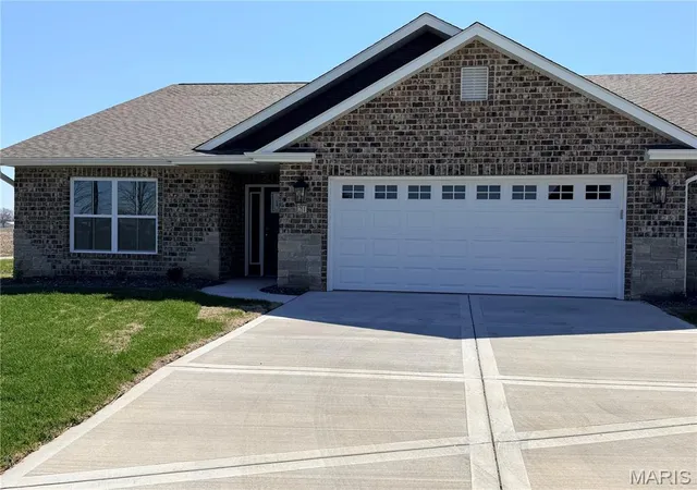 Photo 2 of Single family home for sale at 21 Sonata Ln, Troy, IL 62294 | MLS# MIS26016232 | Listing updated on 2026-09-14