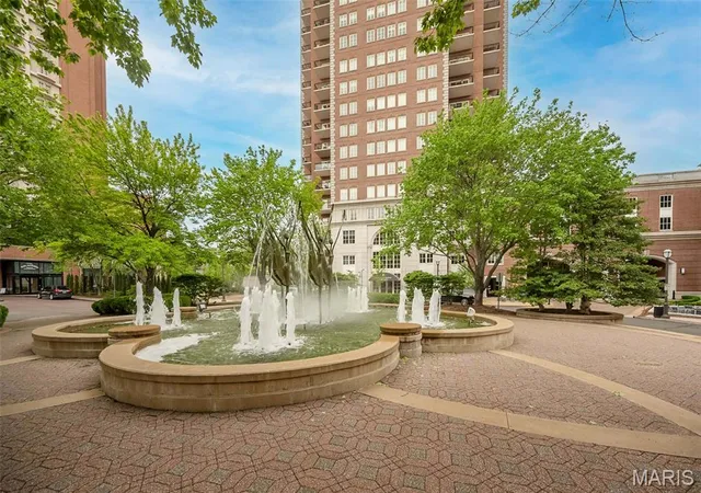 Photo 2 of Condo for sale at 150 Carondelet Plz #1301, Saint Louis, MO 63105 | MLS# MIS26016862 | Listing updated on 2026-09-23