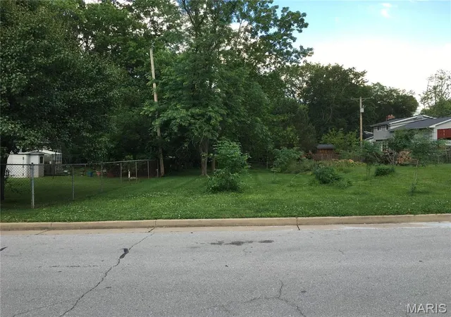 Photo 1 of Land for sale at 1120 Tahiti Dr, St Louis, MO 63126 | MLS# MIS26017155 | Listing updated on 2026-09-15