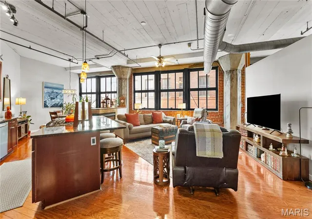 Photo 3 of Condo for sale at 1619 Washington Ave #303, Saint Louis, MO 63103 | MLS# MIS26017172 | Listing updated on 2026-09-28
