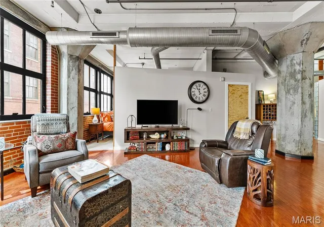Photo 4 of Condo for sale at 1619 Washington Ave #303, Saint Louis, MO 63103 | MLS# MIS26017172 | Listing updated on 2026-09-28