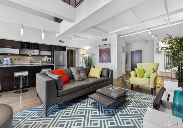 Photo 3 of Condo for sale at 915 Olive St #1605, Saint Louis, MO 63101 | MLS# MIS26019905 | Listing updated on 2026-09-11