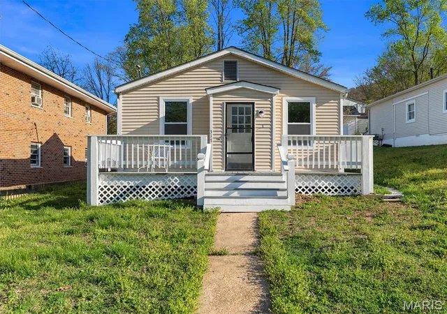 Photo 1 of Sale Pending at 317 E Sand St, Pacific, MO 63069 | MLS# MIS26020043 | Listing updated on 2026-09-11