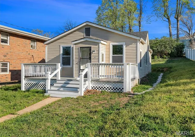 Photo 2 of Sale Pending at 317 E Sand St, Pacific, MO 63069 | MLS# MIS26020043 | Listing updated on 2026-09-11