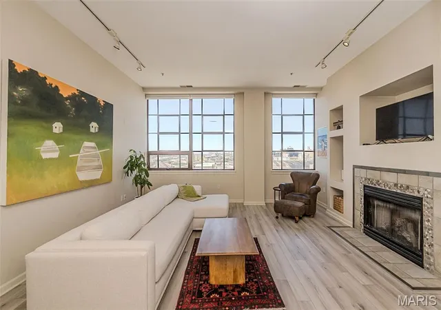Photo 1 of Condo for sale at 400 S 14Th St #1218, Saint Louis, MO 63103 | MLS# MIS26020117 | Listing updated on 2026-10-01