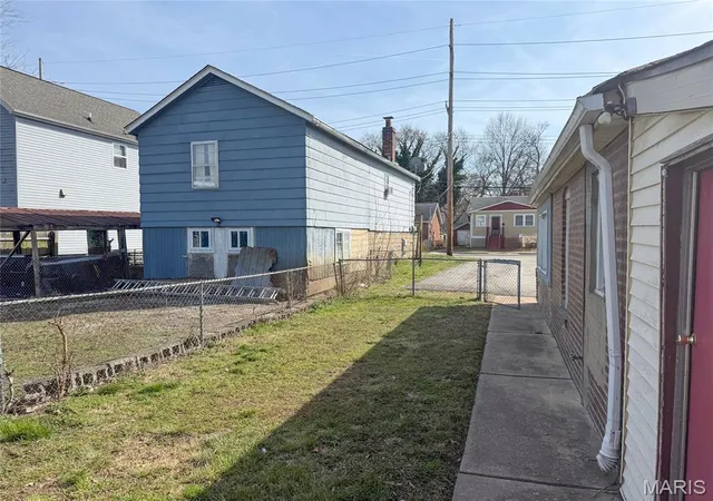 Photo 18 of Sale Pending at 217 W Arlee Ave, Saint Louis, MO 63125 | MLS# MIS26020741 | Listing updated on 2026-10-05