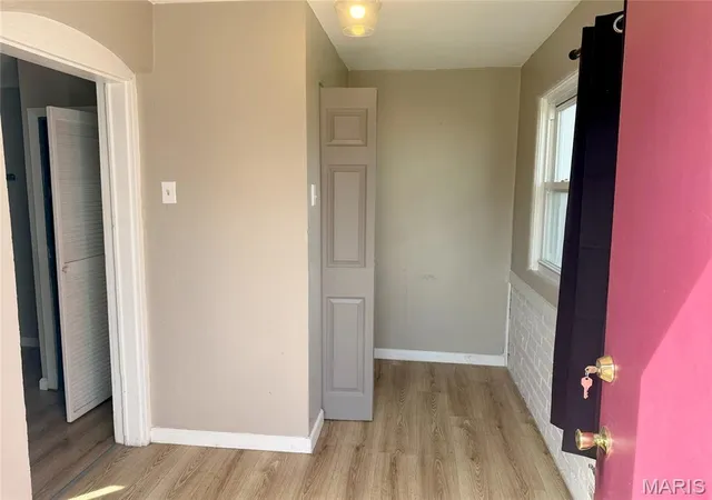 Photo 3 of Sale Pending at 217 W Arlee Ave, Saint Louis, MO 63125 | MLS# MIS26020741 | Listing updated on 2026-10-05
