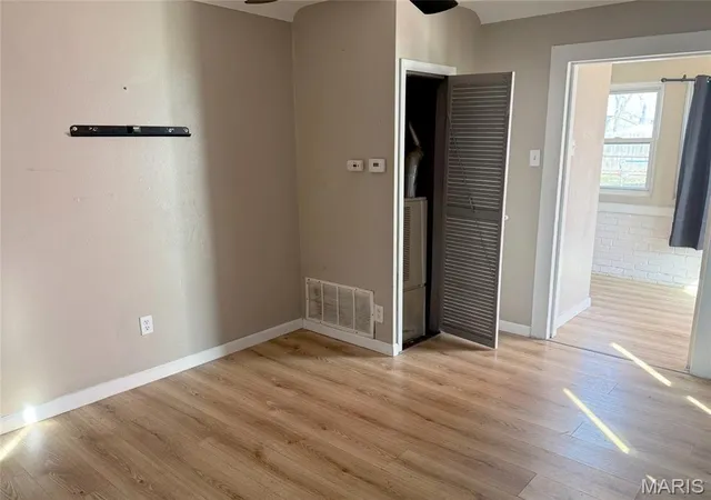 Photo 4 of Sale Pending at 217 W Arlee Ave, Saint Louis, MO 63125 | MLS# MIS26020741 | Listing updated on 2026-10-05