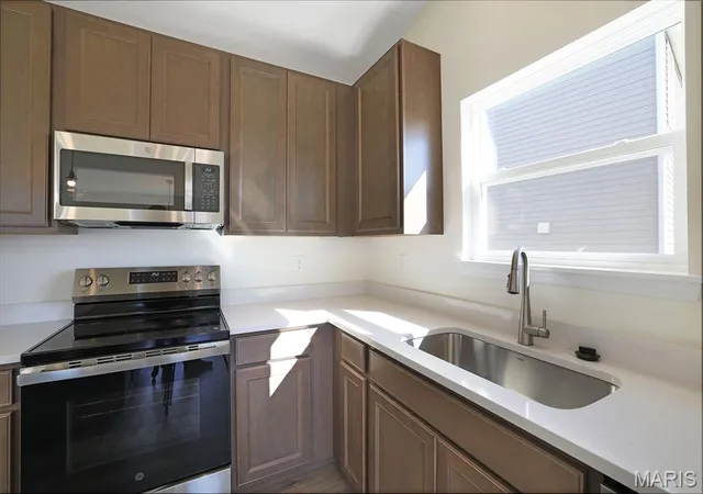 Photo 3 of Single family home for sale at 416 Silver Fox Ct, Eureka, MO 63025 | MLS# MIS26020754 | Listing updated on 2026-09-11