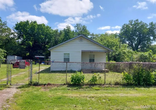 Photo 3 of Single family home for sale at 1918 N 57Th St, East Saint Louis, IL 62204 | MLS# MIS26020888 | Listing updated on 2026-09-19