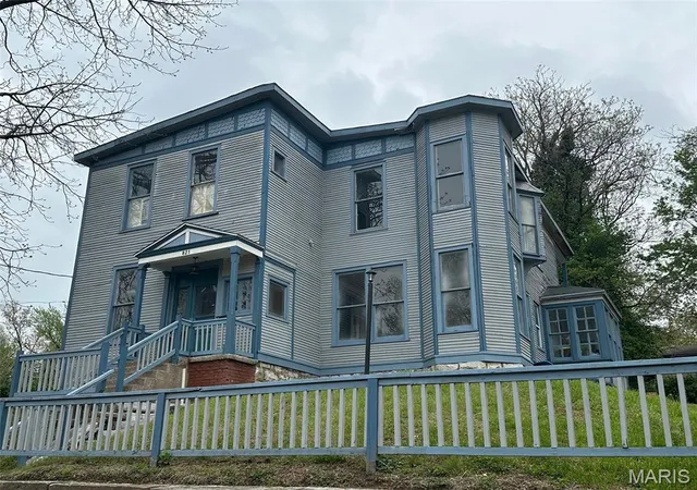 Photo 2 of Multi family home for sale at 821 Alby St, Alton, IL 62002 | MLS# MIS26021346 | Listing updated on 2026-09-15