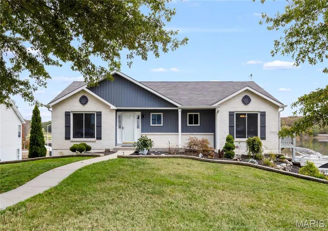 Photo 3 of Sale Pending at 10107 Greenbriar Ct, Foristell, MO 63348 | MLS# MIS26021390 | Listing updated on 2026-09-25