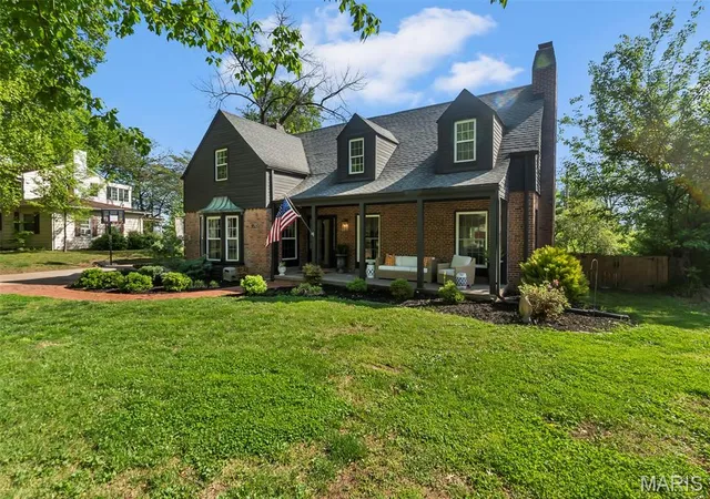 Photo 2 of Sale Pending at 812 Alta Vista Dr, Cape Girardeau, MO 63701 | MLS# MIS26022046 | Listing updated on 2026-09-15