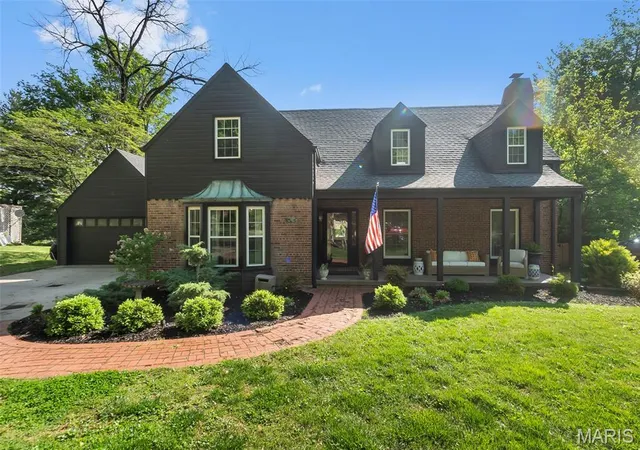 Photo 3 of Sale Pending at 812 Alta Vista Dr, Cape Girardeau, MO 63701 | MLS# MIS26022046 | Listing updated on 2026-09-15
