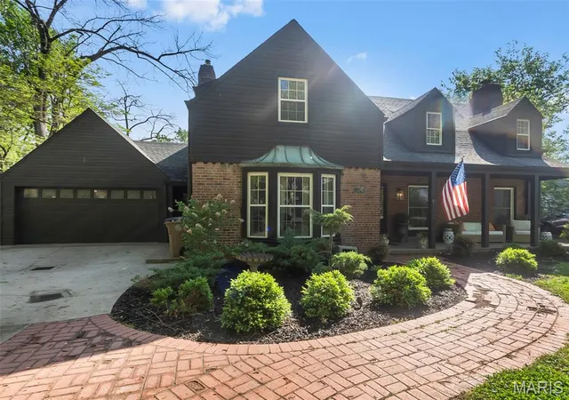 Photo 3 of Sale Pending at 812 Alta Vista Dr, Cape Girardeau, MO 63701 | MLS# MIS26022046 | Listing updated on 2026-09-15