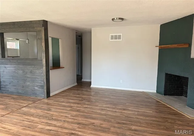 Photo 3 of Sale Pending at 6703 Etzel Ave, St Louis, MO 63130 | MLS# MIS26022179 | Listing updated on 2026-09-29