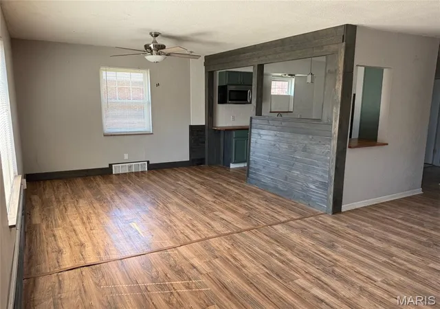 Photo 3 of Sale Pending at 6703 Etzel Ave, St Louis, MO 63130 | MLS# MIS26022179 | Listing updated on 2026-09-29