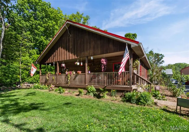 Photo 3 of Single family home for sale at 13 Algonquin Dr, Millstadt, IL 62260 | MLS# MIS26022462 | Listing updated on 2026-10-02