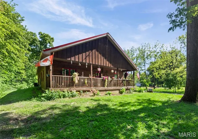 Photo 3 of Single family home for sale at 13 Algonquin Dr, Millstadt, IL 62260 | MLS# MIS26022462 | Listing updated on 2026-10-02