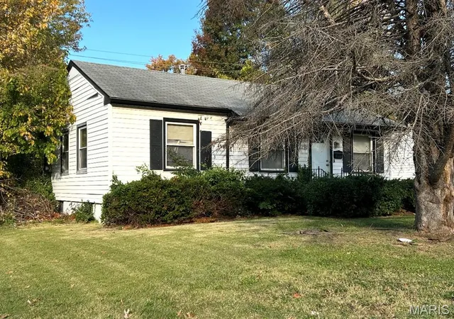 Photo 2 of Sale Pending at 10429 Renfrew Dr, Saint Louis, MO 63137 | MLS# MIS26022666 | Listing updated on 2026-09-10