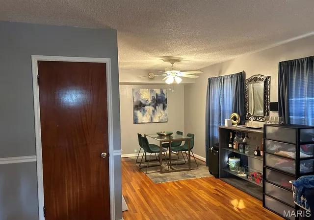 Photo 3 of Sale Pending at 10429 Renfrew Dr, Saint Louis, MO 63137 | MLS# MIS26022666 | Listing updated on 2026-09-10