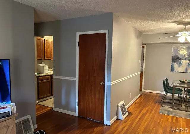 Photo 3 of Sale Pending at 10429 Renfrew Dr, Saint Louis, MO 63137 | MLS# MIS26022666 | Listing updated on 2026-09-10
