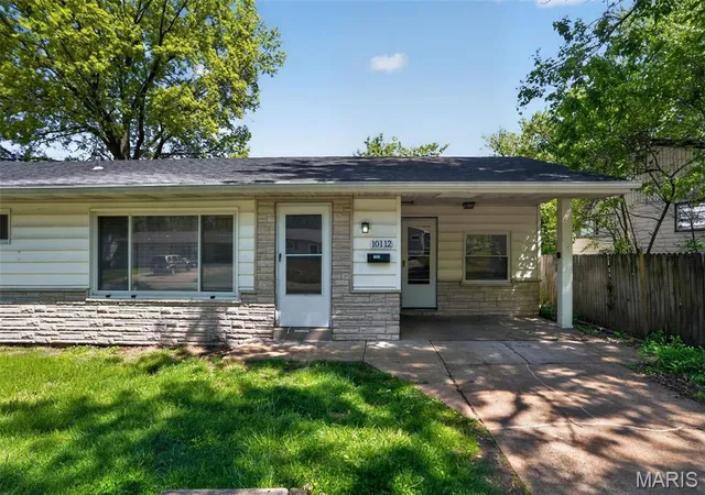Photo 2 of Sale Pending at 10112 Jett Dr, Saint Louis, MO 63136 | MLS# MIS26023050 | Listing updated on 2026-10-01