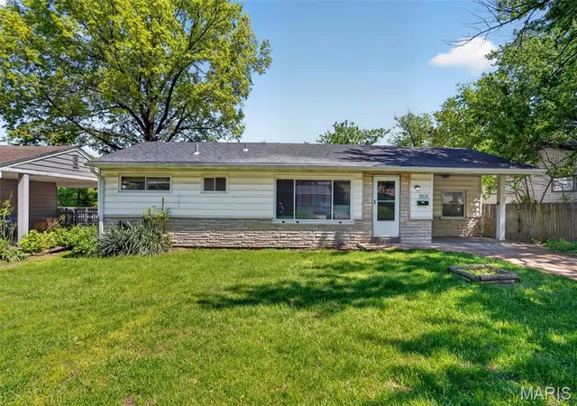 Photo 3 of Sale Pending at 10112 Jett Dr, Saint Louis, MO 63136 | MLS# MIS26023050 | Listing updated on 2026-10-01