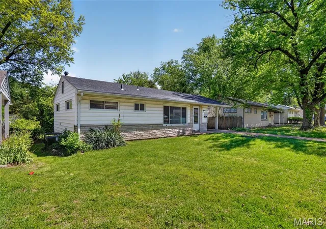 Photo 4 of Sale Pending at 10112 Jett Dr, Saint Louis, MO 63136 | MLS# MIS26023050 | Listing updated on 2026-10-01