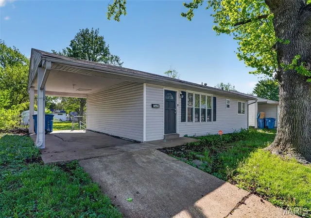 Photo 3 of Single family home for sale at 10028 Dellridge Ln, Saint Louis, MO 63136 | MLS# MIS26023140 | Listing updated on 2026-09-22