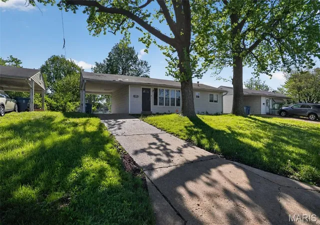 Photo 3 of Sale Pending at 10028 Dellridge Ln, Saint Louis, MO 63136 | MLS# MIS26023140 | Listing updated on 2026-10-15